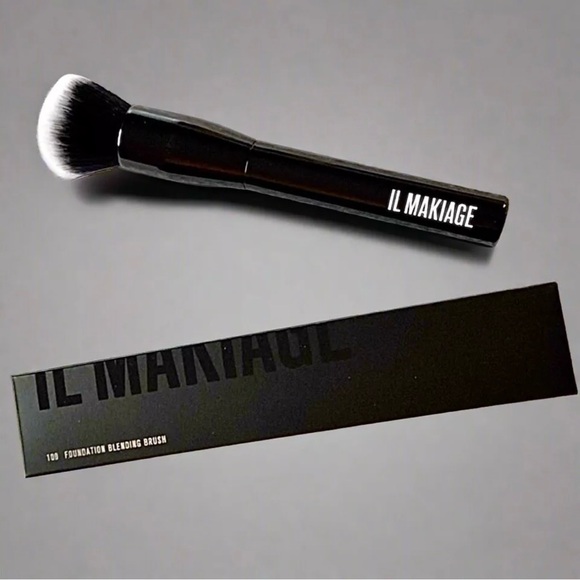 IL MAKIAGE Makeup New Il Makiage Foundation Blending Brush 0 Poshmark